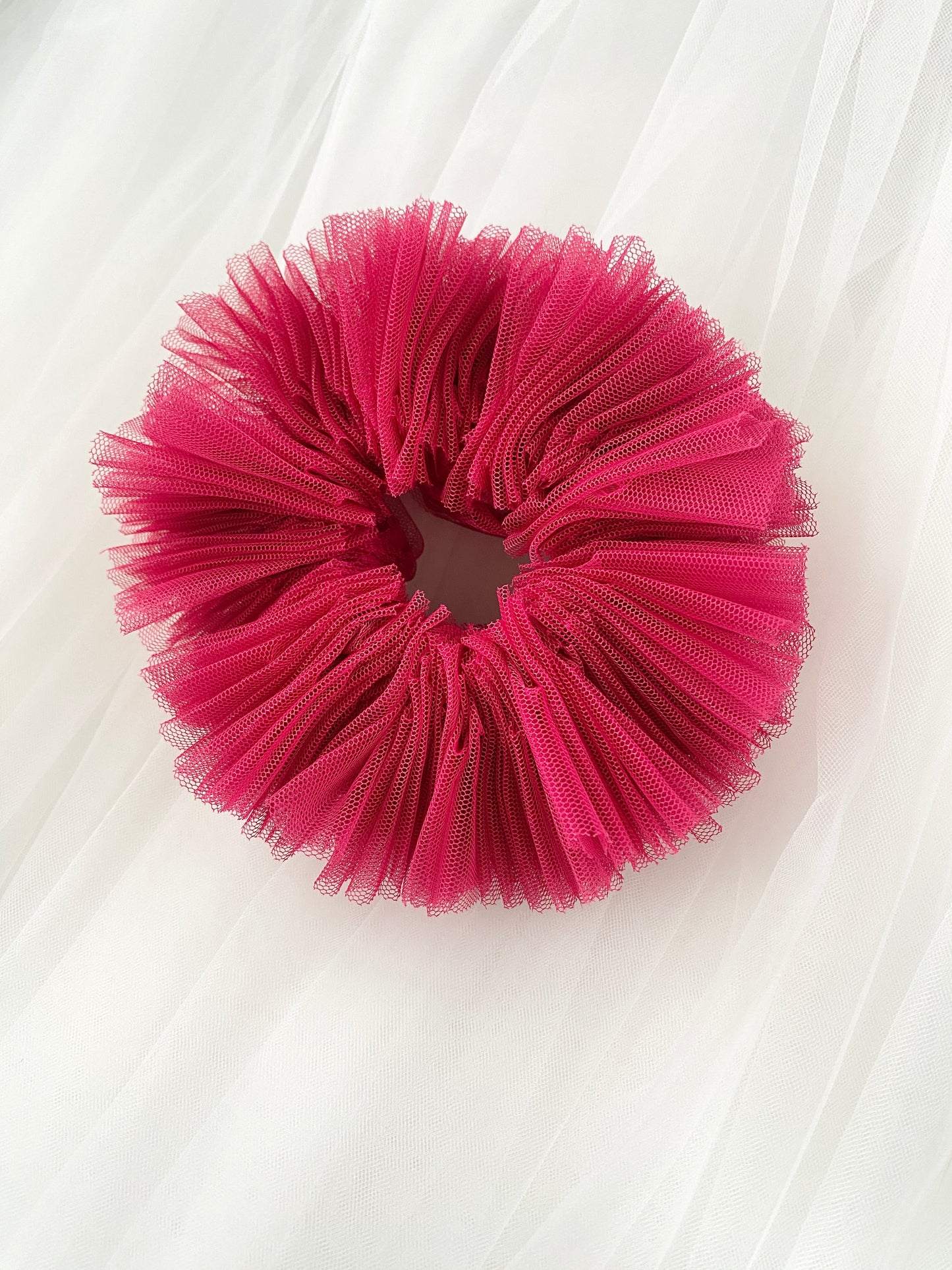 Bridesmaids Tulle Oversized XXL Scrunchie hot pink